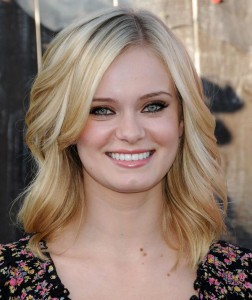 9_Sara-Paxton-shark-night-3d