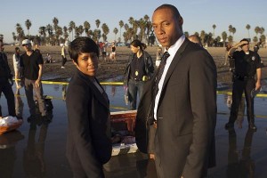 Southland Season 4_SOP_Regina King Dorian Missick_PH Doug Hyun_21853_002_0127_R